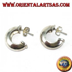 Large boucles d'oreilles en argent avec un fermoir papillon