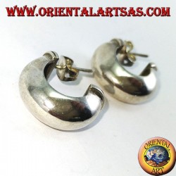 Large boucles d'oreilles en argent avec un fermoir papillon