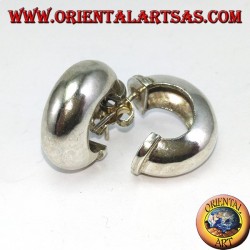 Large boucles d'oreilles en argent avec un fermoir papillon