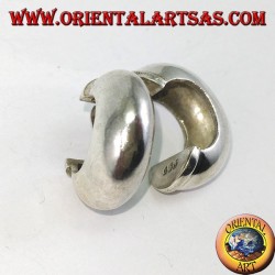 Large boucles d'oreilles en argent avec un fermoir papillon