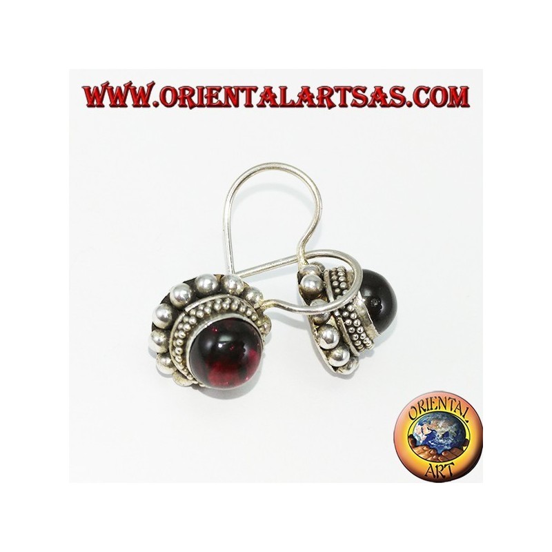 Orecchini in argento con granato tondo a cabochon