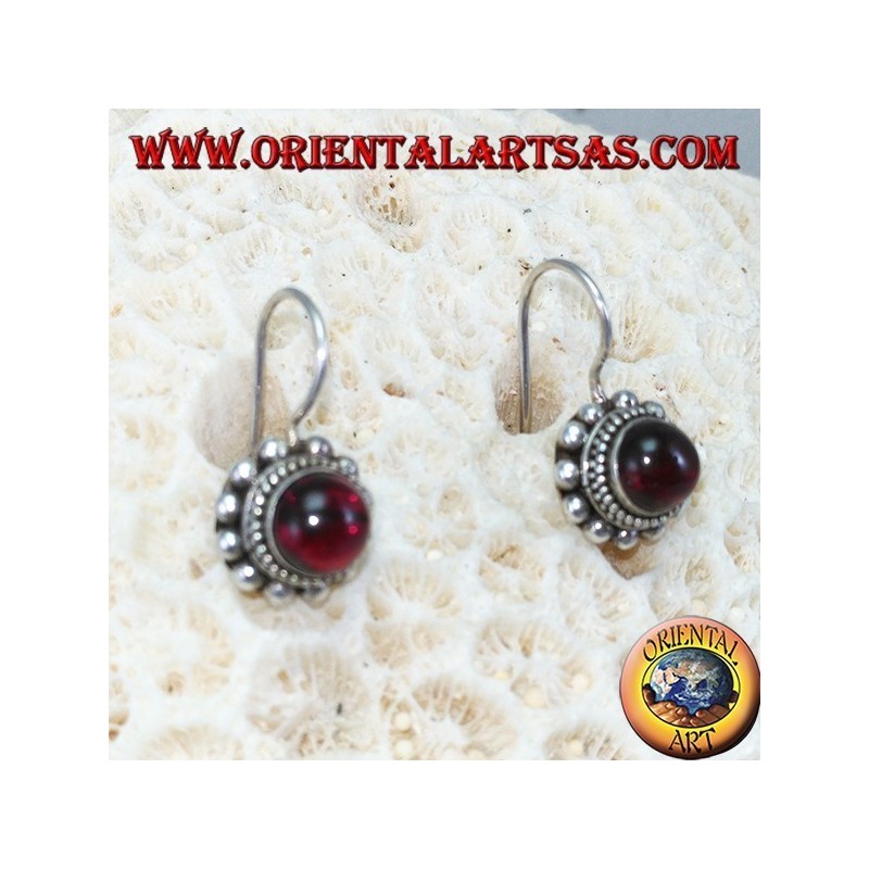 Silberohrringe mit rundem Cabochon-Granat
