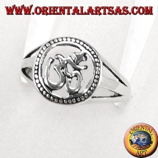 Anillo de plata, con Oṃ el mantra hindú más sagrado