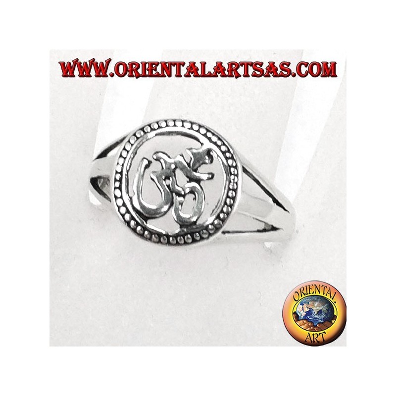 Anello in argento, con Oṃ il più sacro mantra induista