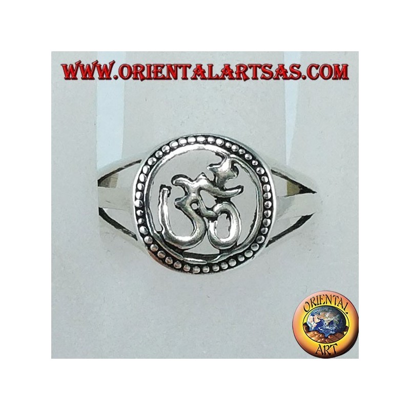 Bague en argent, avec Oṃ, le plus saint des mantras hindous
