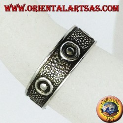 Anillo de plata con pies o falange con cinco clavos