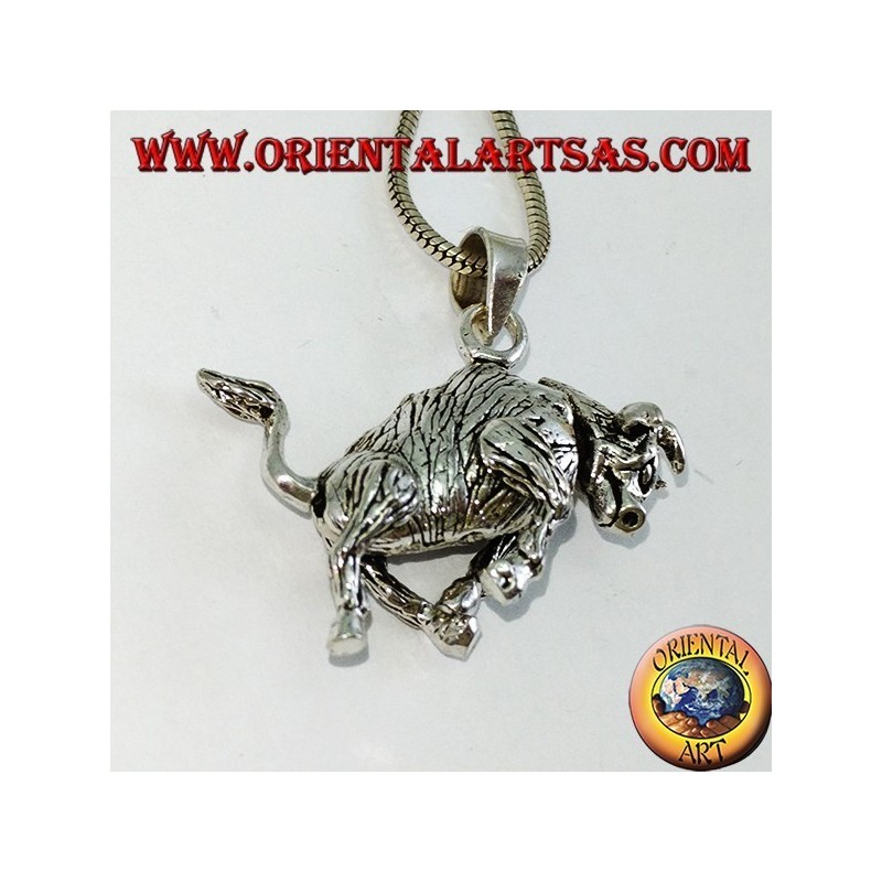 Pendant in silver three-dimensional bull mobile moves legs and head