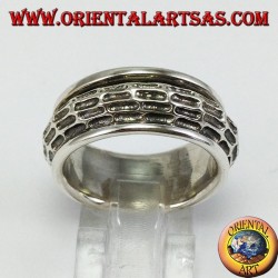 Band ring in silver Convex antistress swirled and carved