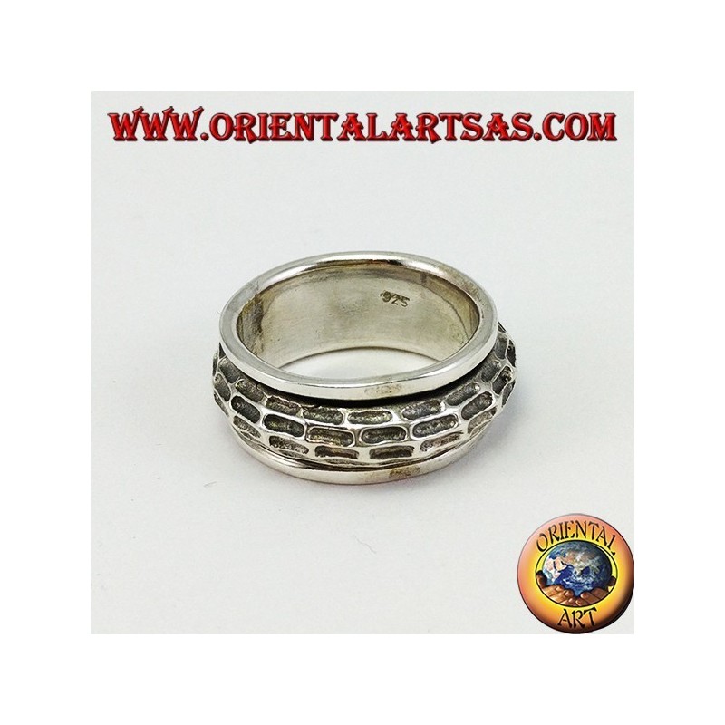 Band ring in silver Convex antistress swirled and carved