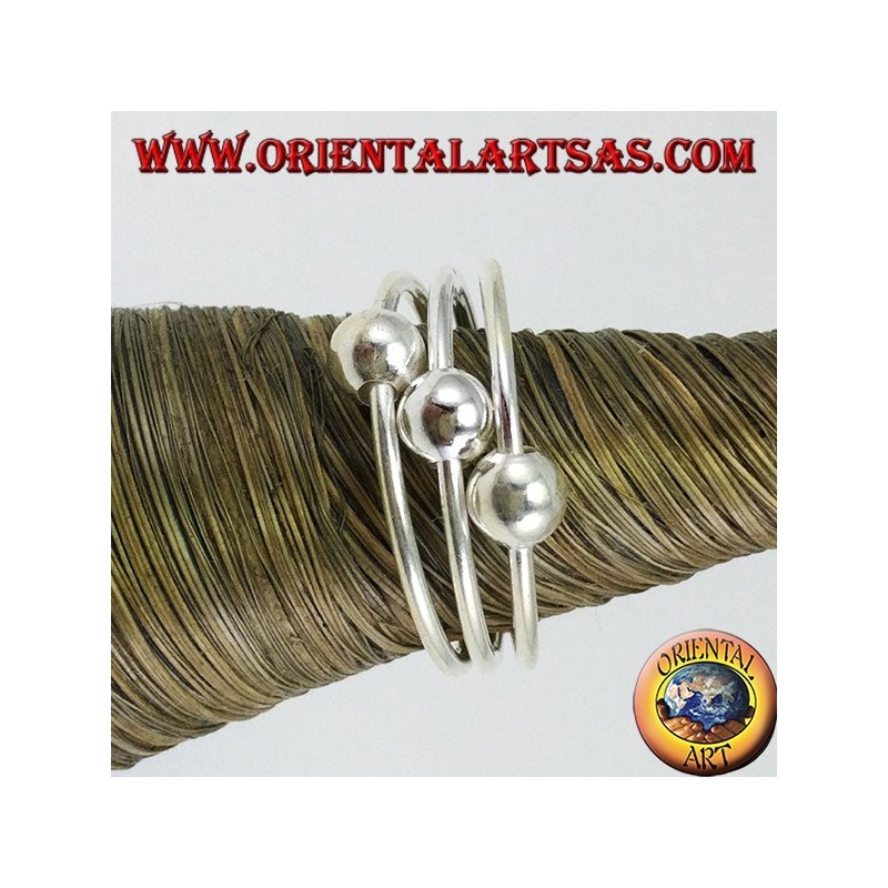 Silver ring with feet or three-wire phalanxes with three spheres