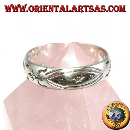 Anello a fascia in argento con stellina intarsiata a mano