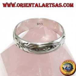 Anillo de plata con estrella incrustada a mano