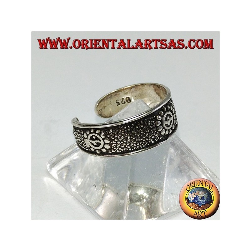Silver ring from feet or phalanx with chiseled smiles