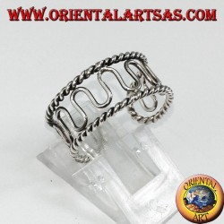 Silver ring burnished by feet or phalanx, wave wire