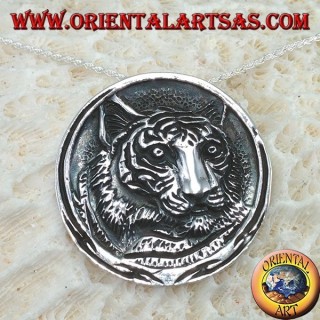 Pendentif en argent, tête de tigre médaillon