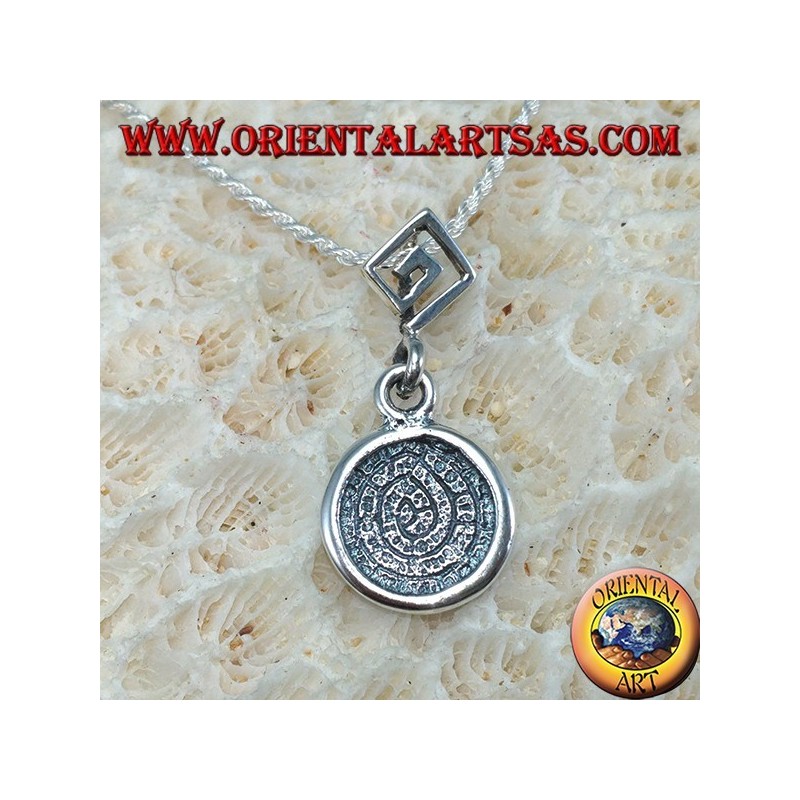 Pendentif en argent, le disque Festo avec grecque sur le crochet