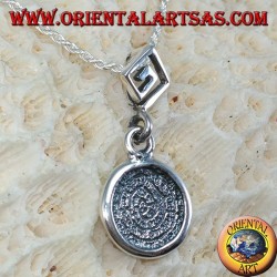 Pendentif en argent, le disque Festo avec grecque sur le crochet