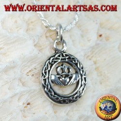 Pendentif en argent, claddagh dans le cercle de noeud celtique