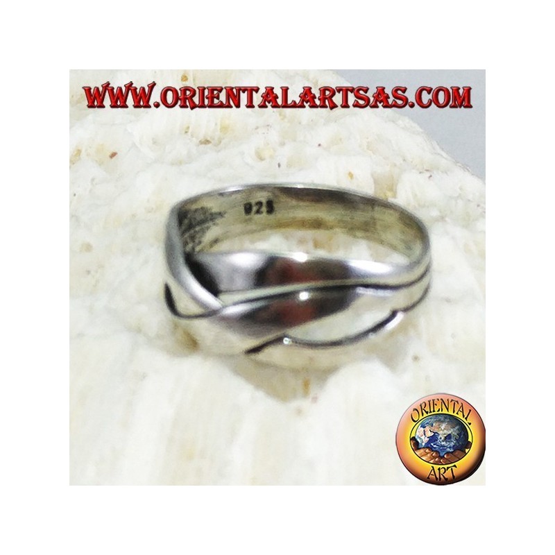 Bague en argent avec des bandes croisées