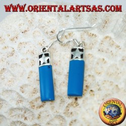 Pendientes de plata con un barril con estrella en bajorrelieve y pasta turquesa