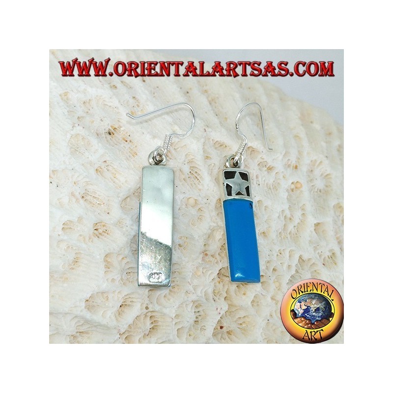 Pendientes de plata con un barril con estrella en bajorrelieve y pasta turquesa