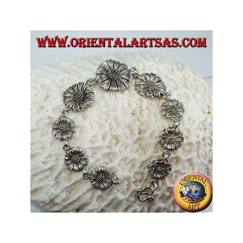Silbernes Armband in Form von Gänseblümchen