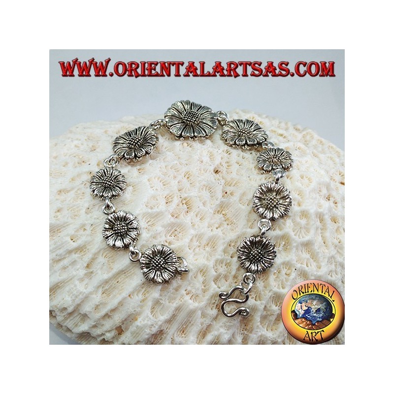 Silbernes Armband in Form von Gänseblümchen