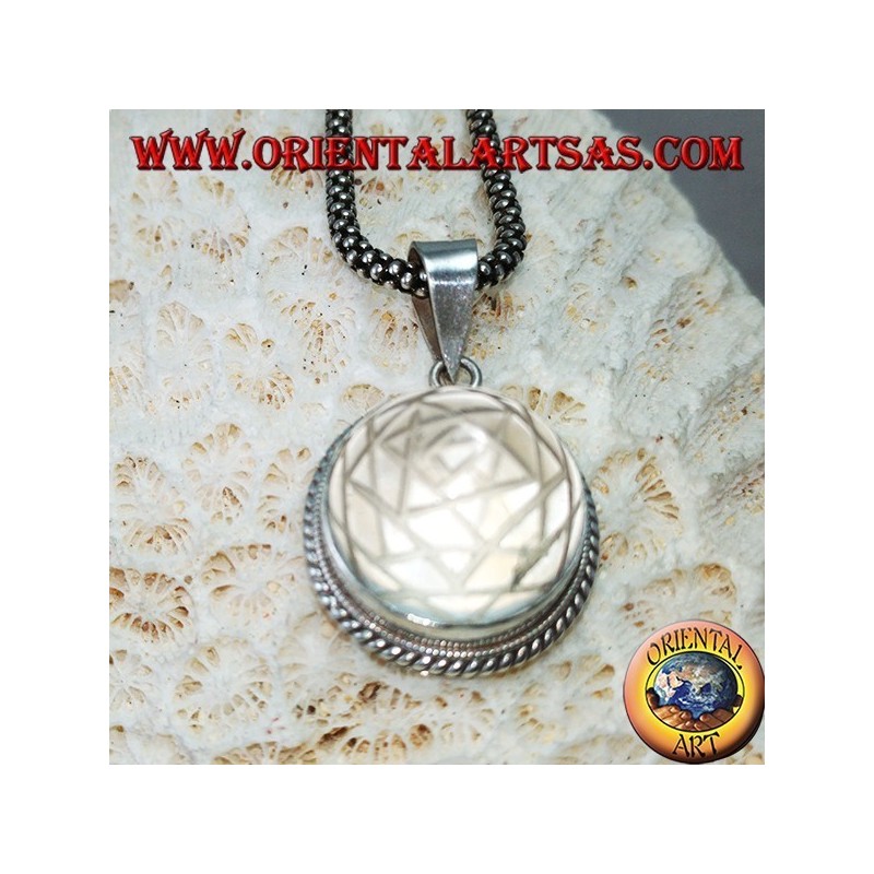 Colgante de plata con Sri Yantra grabado en cristal de roca (medio)