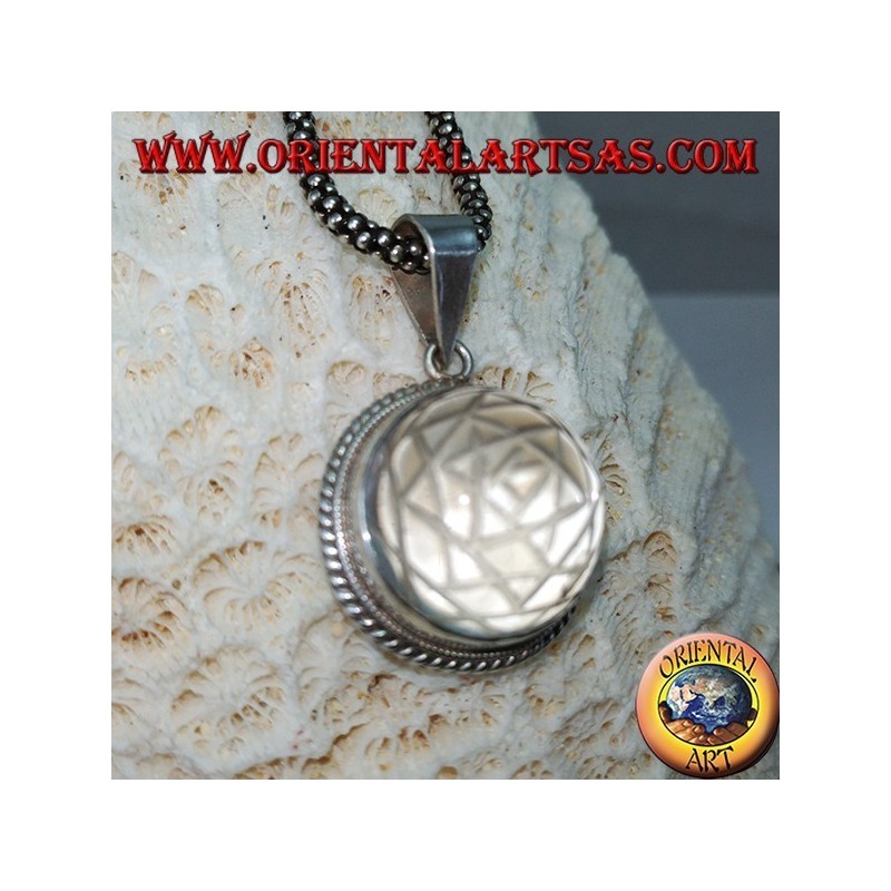Silberanhänger mit Sri Yantra eingraviert in Bergkristall (mittel)