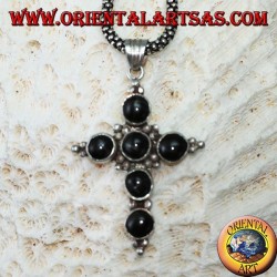 Pendentif croix en argent avec six étoiles noires rondes