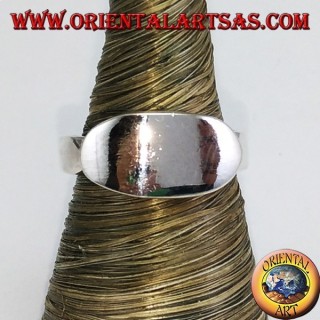 Bague en argent lisse avec une croix ovale