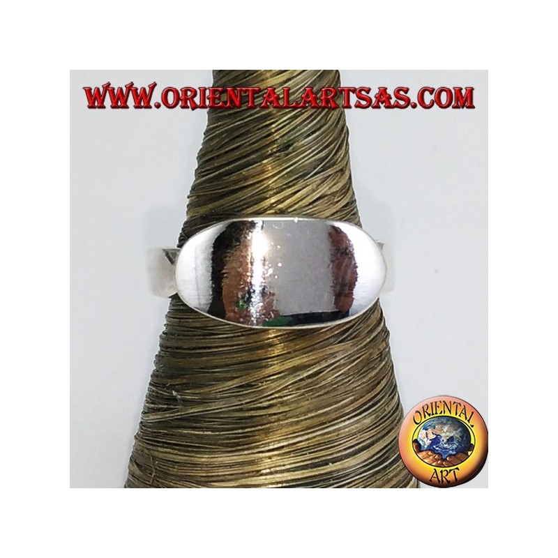 Glatter Silberring mit ovalem Kreuzschild