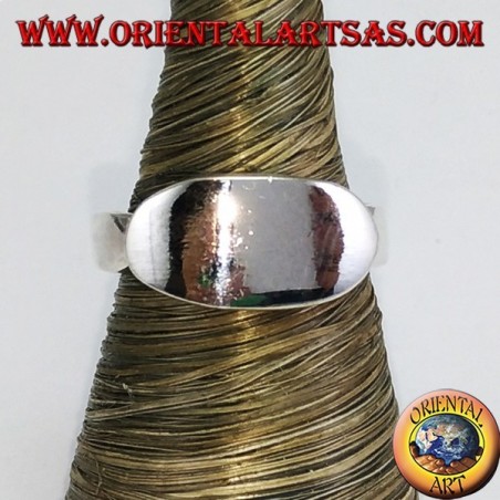 Anello in argento liscio con scudo ovale di traverso