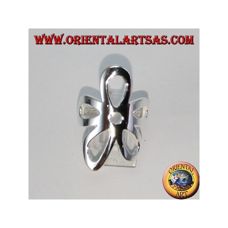 Anello in argento liscio con un fiore