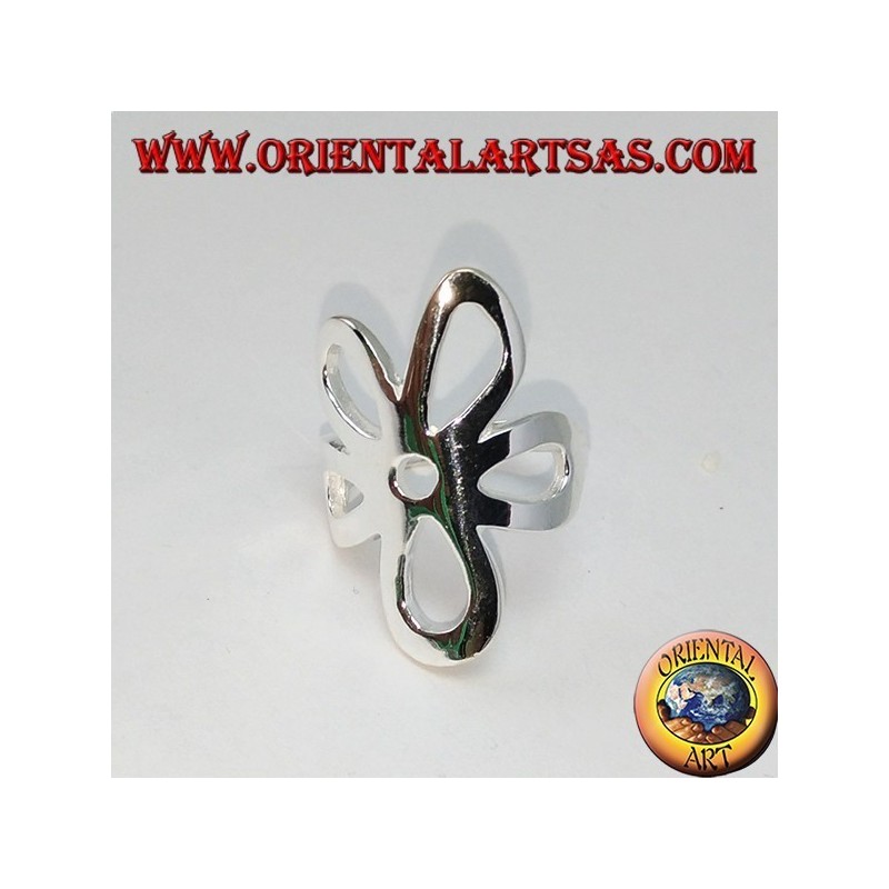 Ring in smooth silver with a flower