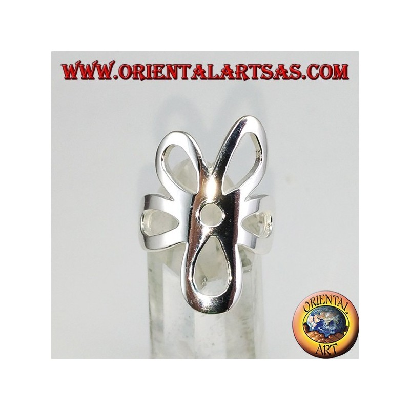Anillo en plata lisa con una flor