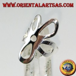 Anillo en plata lisa con una flor