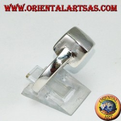 Bague en argent dans un cube lisse