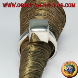 Bague en argent dans un cube lisse