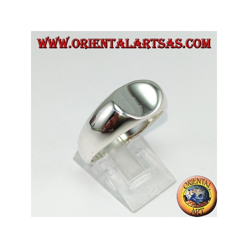 Bague en argent avec un bouclier ovale de traverse concave