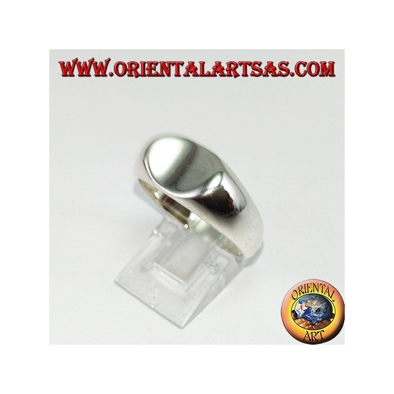 Bague en argent avec un bouclier ovale de traverse concave