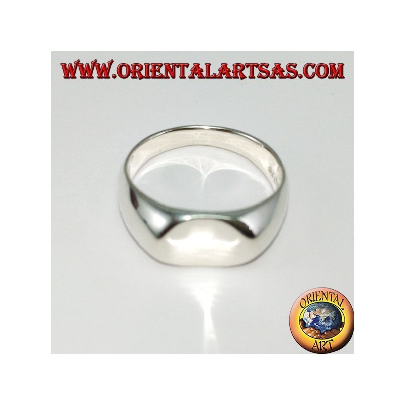 Anello in argento con scudo ovale di traverso concavo
