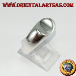 Bague en argent avec un bouclier ovale de traverse concave