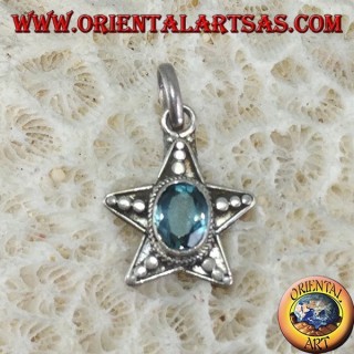 Silberstern Anhänger mit ovalem blauen Topas