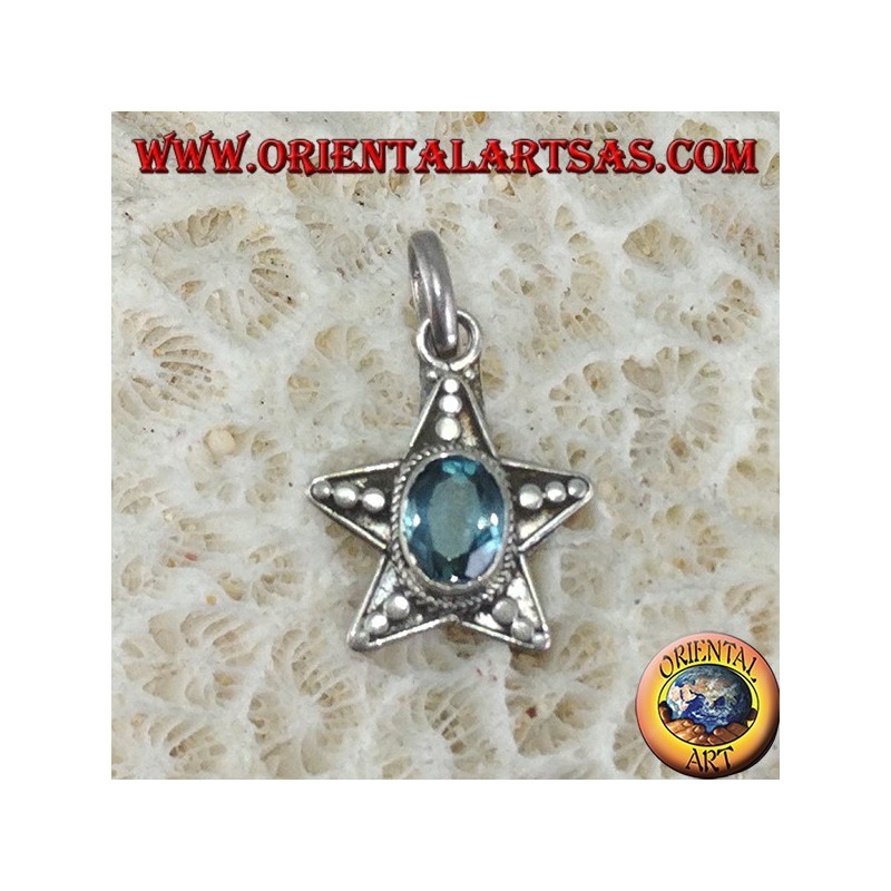 Colgante estrella de plata con topacio azul ovalado