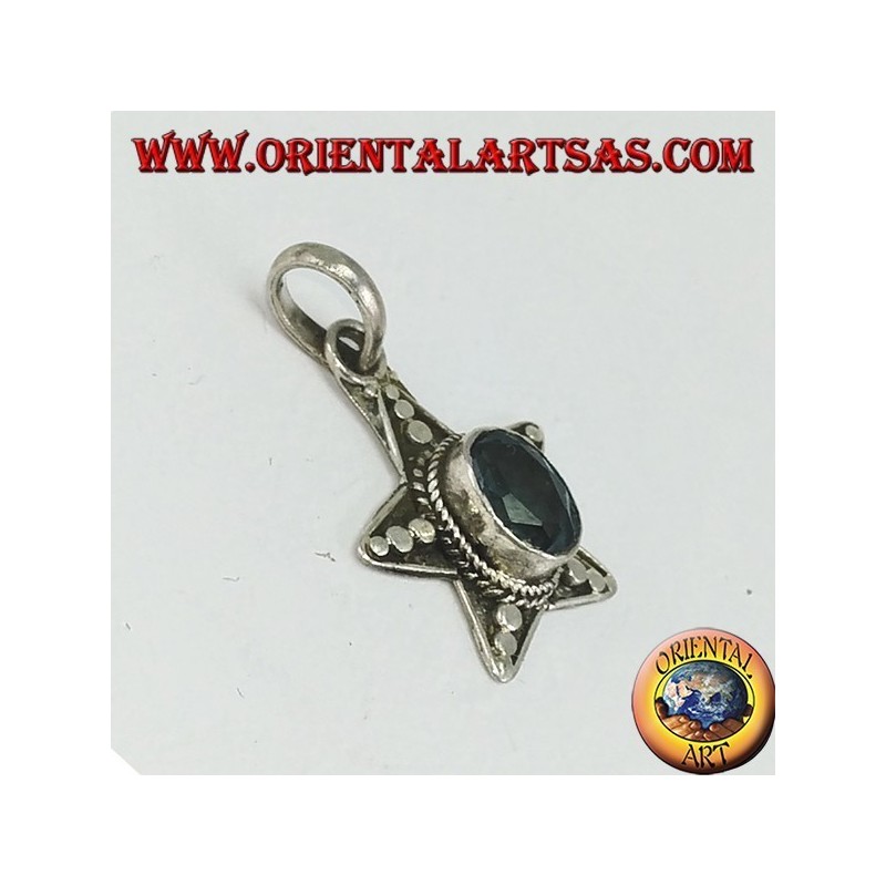 Colgante estrella de plata con topacio azul ovalado