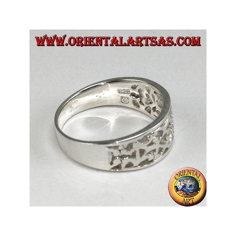 Anello a fedina in argento intagliata