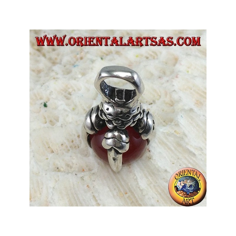 Pendentif en griffe d'aigle en argent avec sphère de cornaline