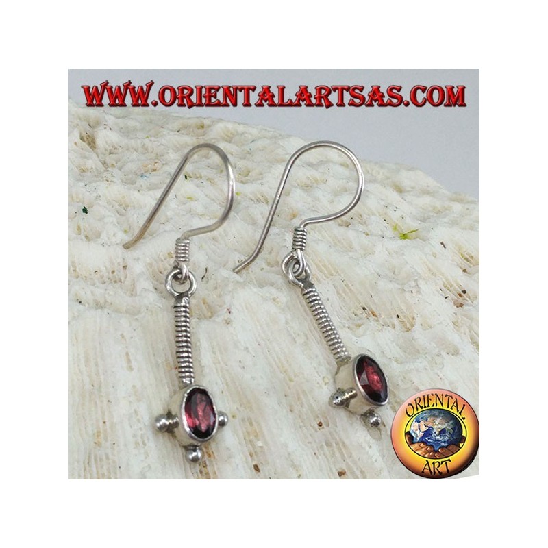 Boucles d'oreilles en argent avec grenat ovale facetté
