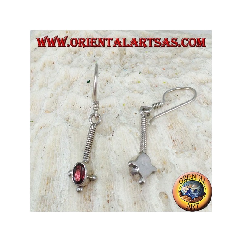 Boucles d'oreilles en argent avec grenat ovale facetté